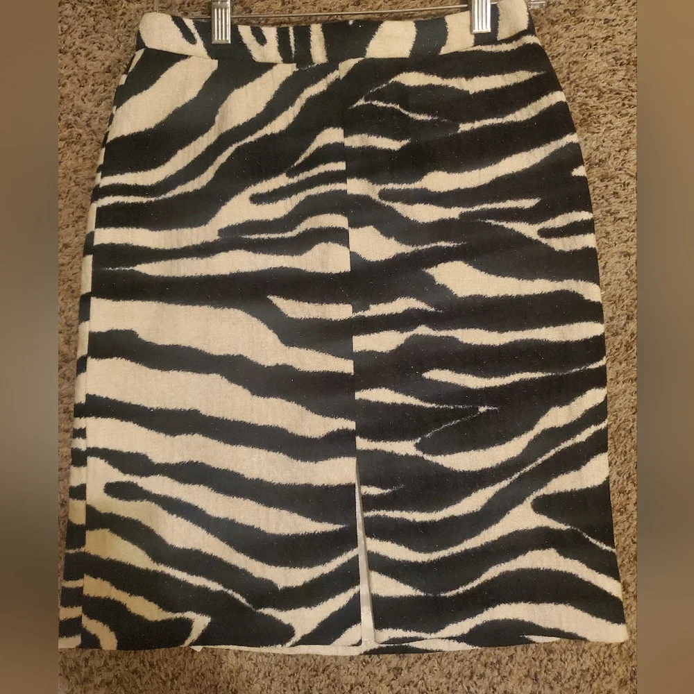 Dries Van Noten Zebra Patterned Skirt in Black and Cream - Picture 7 of 8